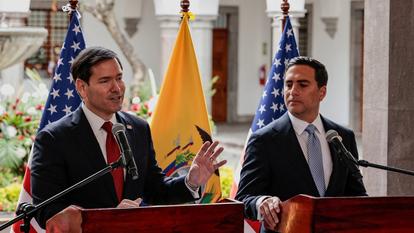 Le président équatorien Daniel Noboa et le secrétaire d’État américain Marco Rubio participent à une conférence de presse au palais présidentiel, à Quito, en Équateur.