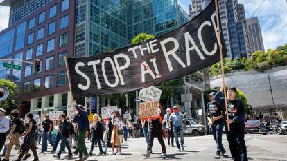Des manifestants participent à un rassemblement appelant à arrêter la course à l’IA, à San Francisco, le 11 juillet 2026.
