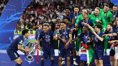 Marquinhos a pris ses habitudes pour soulever la Coupe aux grandes oreilles.