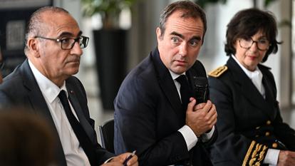 Le premier ministre bénéficie, de son côté, d’un traitement séparé, identique à celui du président de la République.