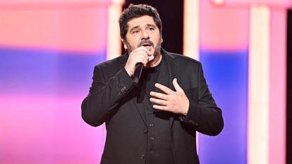 Patrick Fiori sur scène pendant le Téléthon 2025.
