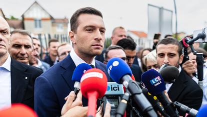 Jordan Bardella lors de sa visite à la foire de Châlons-en-Champagne, le 29 août 2026.