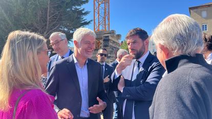 Laurent Wauquiez, élu de Haute-Loire et patron du groupe Droite républicaine, et Vincent Jeanbrun, ministre LR de la Ville et du Logement.