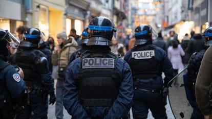 Pris pour cible sur le terrain, les policiers réclament une augmentation de leur prime de risques.