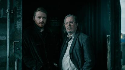 Jack Lowden et Gary Oldman incarnent le tandem de choc de Slow Horses.