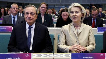 L’ancien président de la Banque centrale européenne (BCE) Mario Draghi et la présidente de la Commission européenne Ursula von der Leyen, à Bruxelles, le 16 septembre.