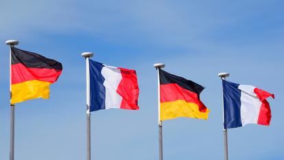 La France emprunte à des coûts plus élevés que d’autres pays comme la Grèce et l’Italie.