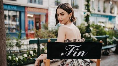 Lily Collins sur le tournage de la dernière saison d’Emily in Paris.