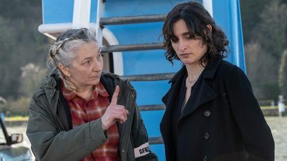 Corinne Masiero et Nine d’Urso dans Capitaine Marleau sur France 2.