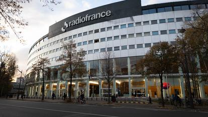 Fragilisée par deux jours de grève, la direction de France Inter a finalement reculé et renoncé à confier un éditorial au directeur-adjoint de Valeurs actuelles.