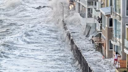 Forte houle générée par l’ouragan Marie, dans un contexte de phénomène El Niño naissant, le 7 septembre 2026 à Long Beach.