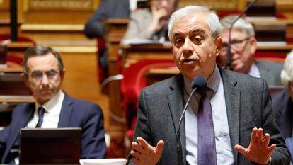 Les sénateurs LR Bruno Retailleau et Roger Karoutchi le 7 novembre 2023.