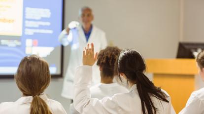 Annoncée en 2018 par Emmanuel Macron, la réforme promettait de « former plus de médecins avec un mode de sélection rénové ».
