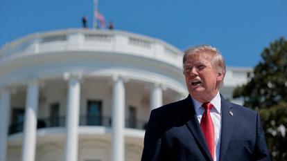Le président américain Donald Trump devant la Maison-Blanche à Washington, le 19 août 2026.