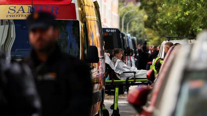 Maricarmen Abascal, transportée ce matin dans une ambulance à la sortie de son appartement