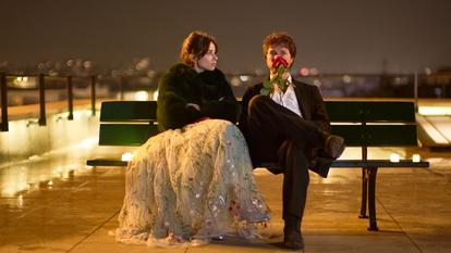 Une Saint-Valentin sur le toit du Grand Rex pour Alma et Alex (Carla Poquin et Louka Meliava).