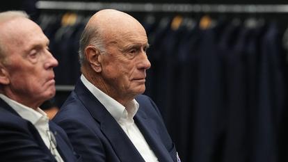 La légende de la NBA Bob Pettit à Cleveland, le 20 février 2022.