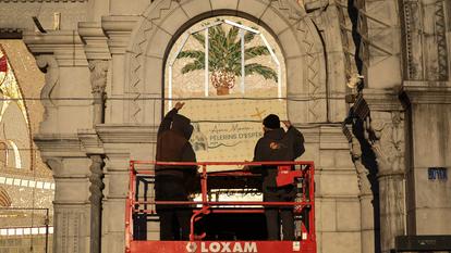 Des ouvriers avaient déjà recouvert une mosaïque réalisée par Marko Rupnik à Lourdes en 2025.
