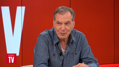 Samuel Labarthe sur le plateau du «Buzz TV».