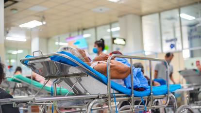 Selon les auteurs d’un rapport de l’Observatoire national des violences en santé (ONVS), la montée des violences aux urgences témoigne « des tensions inhérentes à ces environnements caractérisés par l’attente et l’anxiété ».