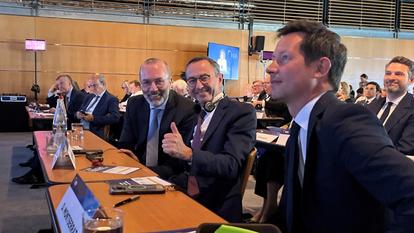 Manfred Weber, président du PPE, Bruno Retailleau, président des Républicains et François-Xavier Bellamy participent à l’assemblée politique du Parti populaire européen lundi, à Toulouse.