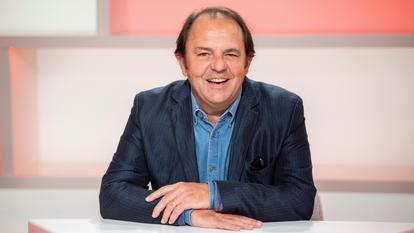 Portrait de Laurent Louët, journaliste du Figaro TV et TV Mag.