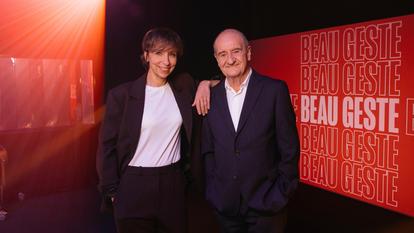Pierre Lescure et Rebecca Manzoni dans «Beau geste» sur France 2.