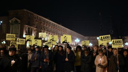 Des membres de l’organisation Amnesty International (AI) manifestent à Turin (Italie) en 2020 pour rendre hommage à l’étudiant italien Giulio Regeni, disparu quatre ans auparavant.