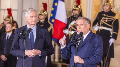 Le 13 décembre 2024, François Bayrou succède à Michel Barnier comme premier ministre, avant de chuter à son tour, le 8 septembre 2025.