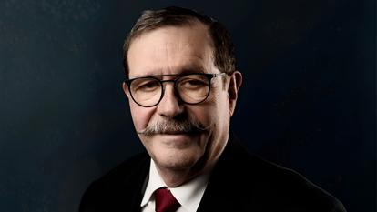 Alain Aspect a reçu le prix Nobel de physique en 2022 avec l’Américain John Clauser et l’Autrichien Anton Zeilinger pour leurs découvertes sur « l’intrication quantique ».