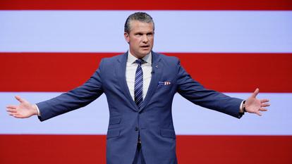 Le secrétaire à la Défense des États-Unis, Pete Hegseth, prononce son discours aux jeunes officiers et leaders enrôlés des États-Unis à la base du Corps des Marines de Quantico à Quantico, Virginie.