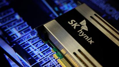 Sur cette photographie, le logo de SK Hynix, une entreprise sud-coréenne de semi-conducteurs et fournisseur incontournable de matériel pour l’intelligence artificielle.