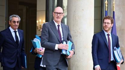 Les ministres Serge Papin, Roland Lescure et David Amiel, à la sortie du Conseil des ministres, à l’Élysée, jeudi 1er octobre.