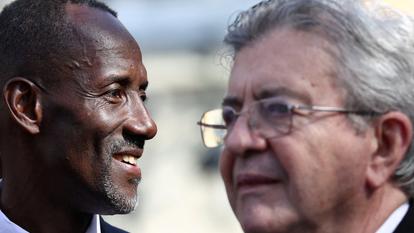 Le maire de Saint-Denis Bally Bagayoko et le leader de la France insoumise Jean-Luc Mélenchon.