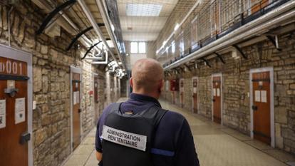 Le processus de déchéance de nationalité connaît actuellement une accélération inédite puisque «soixante-dix l’ont été au cours de ces trois dernières années». Des chiffres qu’il faut mettre en regard avec les 339 détenus pour terrorisme islamiste qui ont quitté la détention depuis 2021.