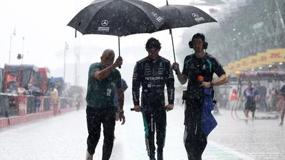 Les fortes pluies ont retardé le départ du Grand Prix de Bahreïn à Sepang.
