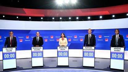 Olivier Faure, Emmanuel Maurel, Ségolène Royal, Raphaël Glucksmann et Jérôme Guedj, à la Maison de la Radio et de la Musique, à Paris, le 1er octobre 2026.