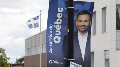 Une affiche électorale de Paul Saint-Pierre Plamondon, chef du Parti québécois (PQ), à Montréal, le 5 octobre 2026.