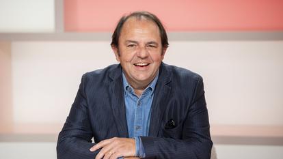 Portrait de Laurent Louët, journaliste du Figaro TV et TV Mag.