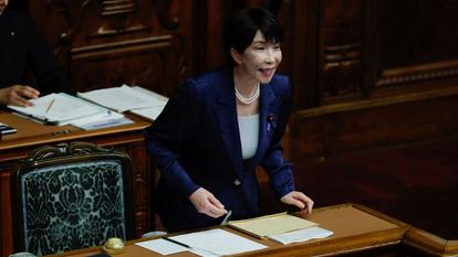 La première ministre japonaise Sanae Takaichi se prépare à prononcer son discours de politique générale au parlement, à Tokyo, le 5 octobre 2026.