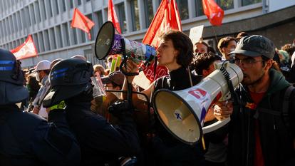 suspecte d’emblée lorsqu’elle émane d’un policier, elle devient explicable voire légitime lorsqu’elle le prend pour cible»