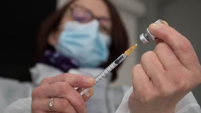 « Les soignants ne sont pas suffisamment préparés à répondre à des préoccupations qui peuvent remettre en cause leur savoir », explique l’épidémiologiste Pierre Verger, coordinateur du projet en France.