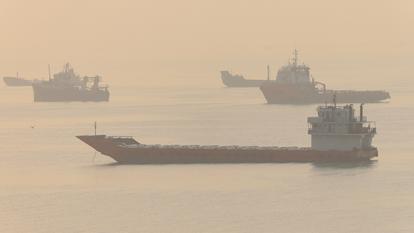 Navires dans le détroit d’Ormuz, près de la plage de Bandar Abbas (Iran), le 28 septembre 2026.