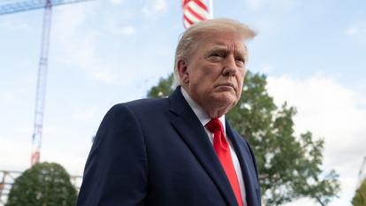 Avant les élections de mi-mandat prévues pour le 3 novembre 2026, Donald Trump détient le plus mauvais indice de popularité pour un président des États-Unis (38,5 % de satisfaits) depuis George W. Bush en 2006 (à 37 %).