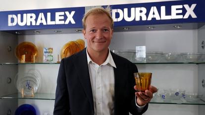 Cédric Meston, le repreneur de Duralex, à l’usine de La Chapelle-Saint-Mesmin, le 14 octobre 2026.