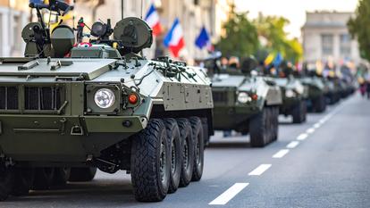 Véhicules militaires dans un défilé. (Photo d’illustration)