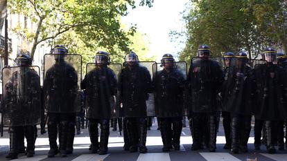 La préfecture motive ces décisions par les débordements importants observés lors de la manifestation de mardi, qui n’avait pu aller à son terme après la dégradation de plusieurs établissements bancaires et une station essence.