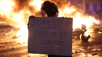 Marine Le Pen a très tôt dénoncé l’action des casseurs. Jean-Luc Mélenchon a d’abord reproché aux médias une couverture biaisée des événements.