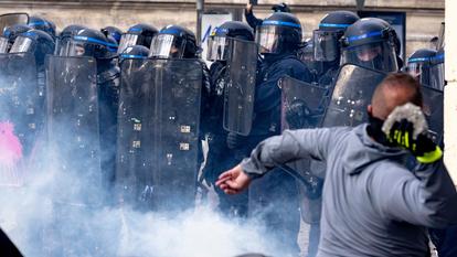 Les policiers et les gendarmes ont dû faire face, dès samedi matin, à un cocktail explosif composé d’émeutiers fichés à l’ultragauche et des délinquants issus de cités.