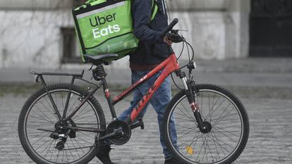 Les dernières statistiques officielles de l’autorité de régulation faisaient état en 2024 de 122.000 travailleurs indépendants de plateformes en France, 51.000 chauffeurs et 71.000 livreurs.